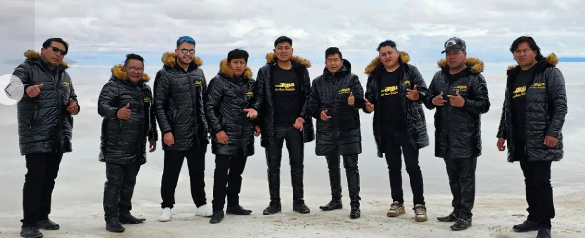 Grupo La Joya Los Chicos Brillantes